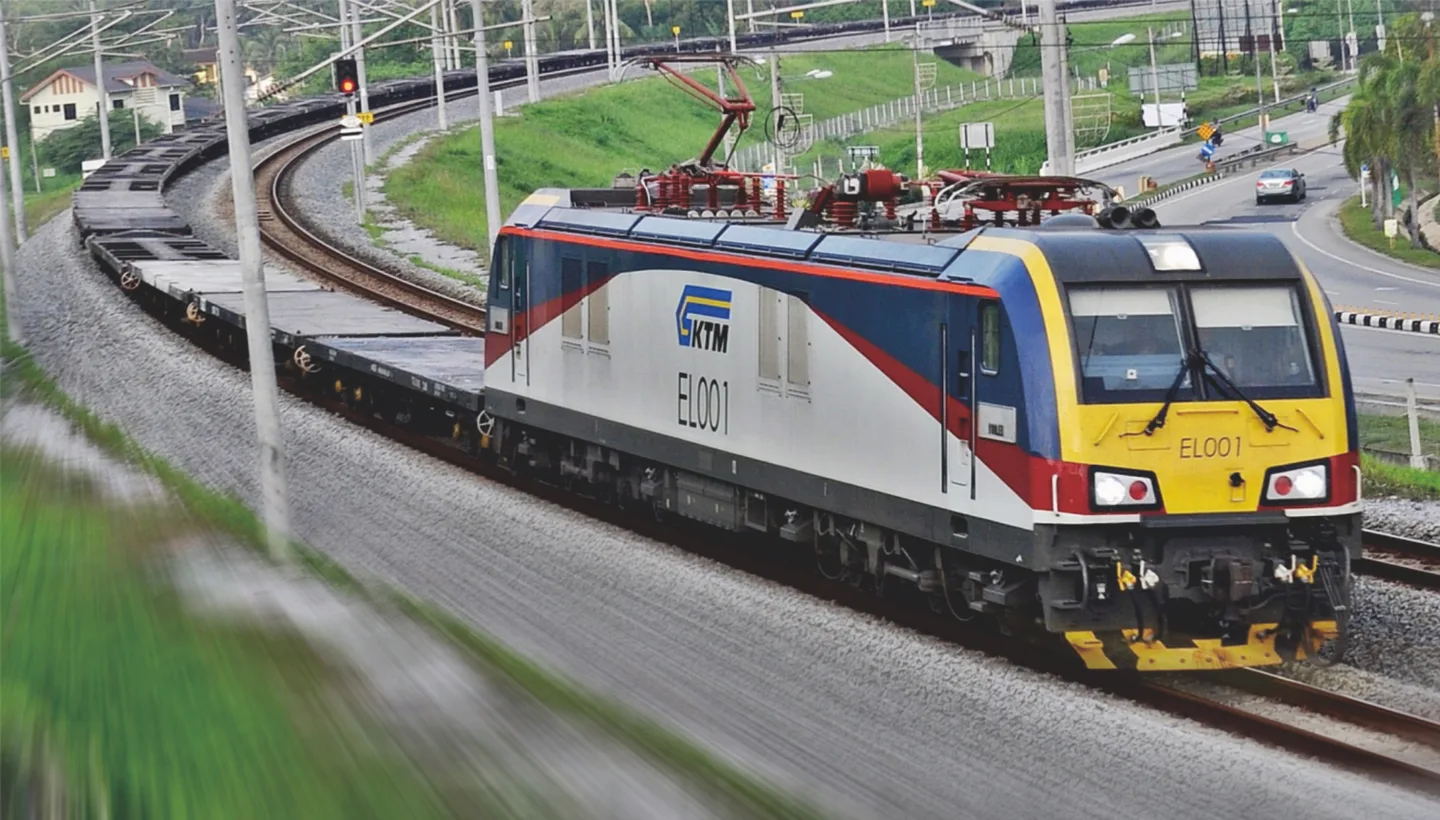EL001 on a curved section of the main line