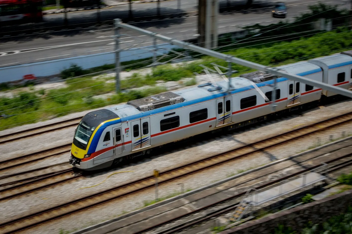 SCS trainset — aerial side view through the city