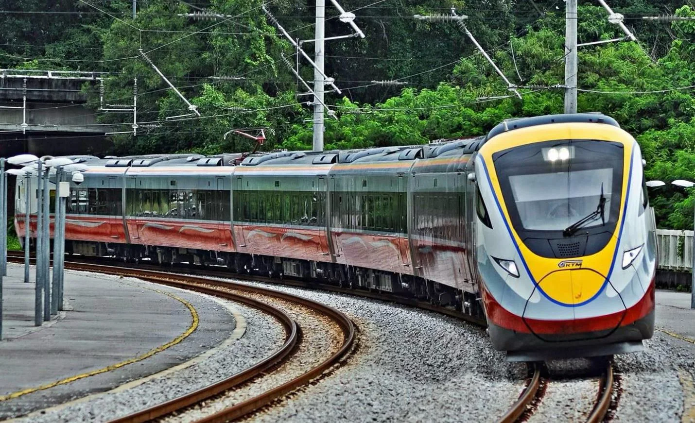 The ETS2 intercity EMU rounding a curve